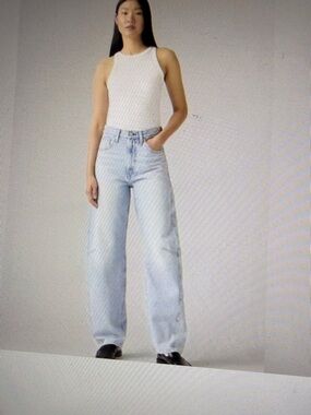 NWOT Levi's Cinch Waist Barrel Leg in Abraided Art 26 Snap Adjustable Waist. 26